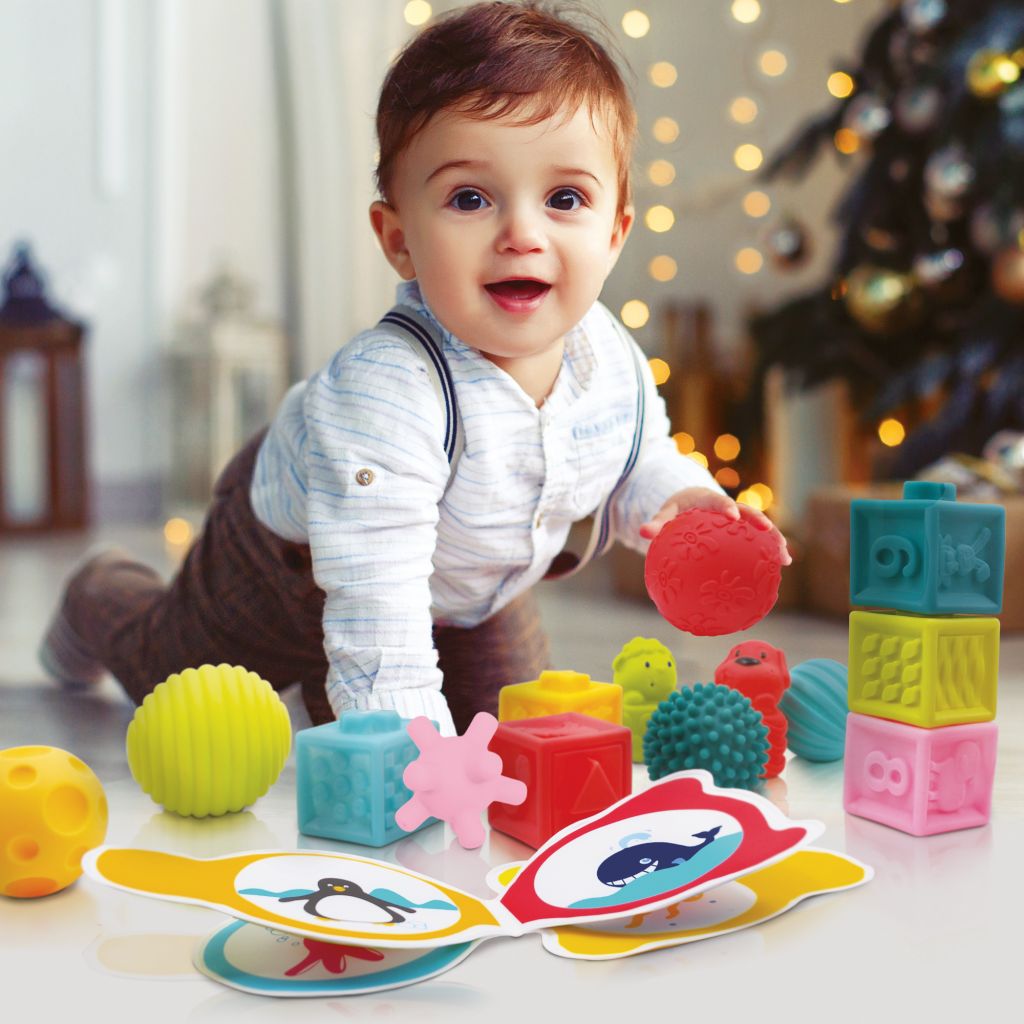 Coffret éveil sensoriel livre cubes balles de Ludi jouets sur allobébé