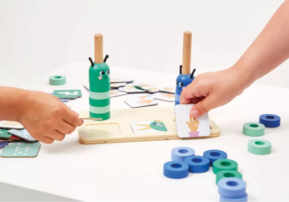 comparer des nombres. jeu de mathématiques pour les enfants d'âge