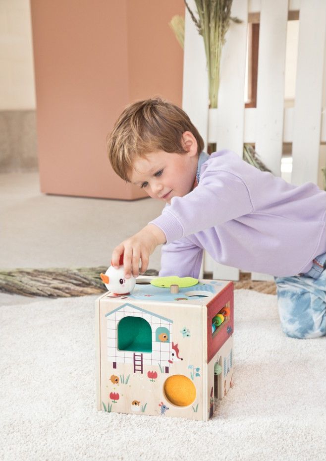 Ferme cube d'activités en bois